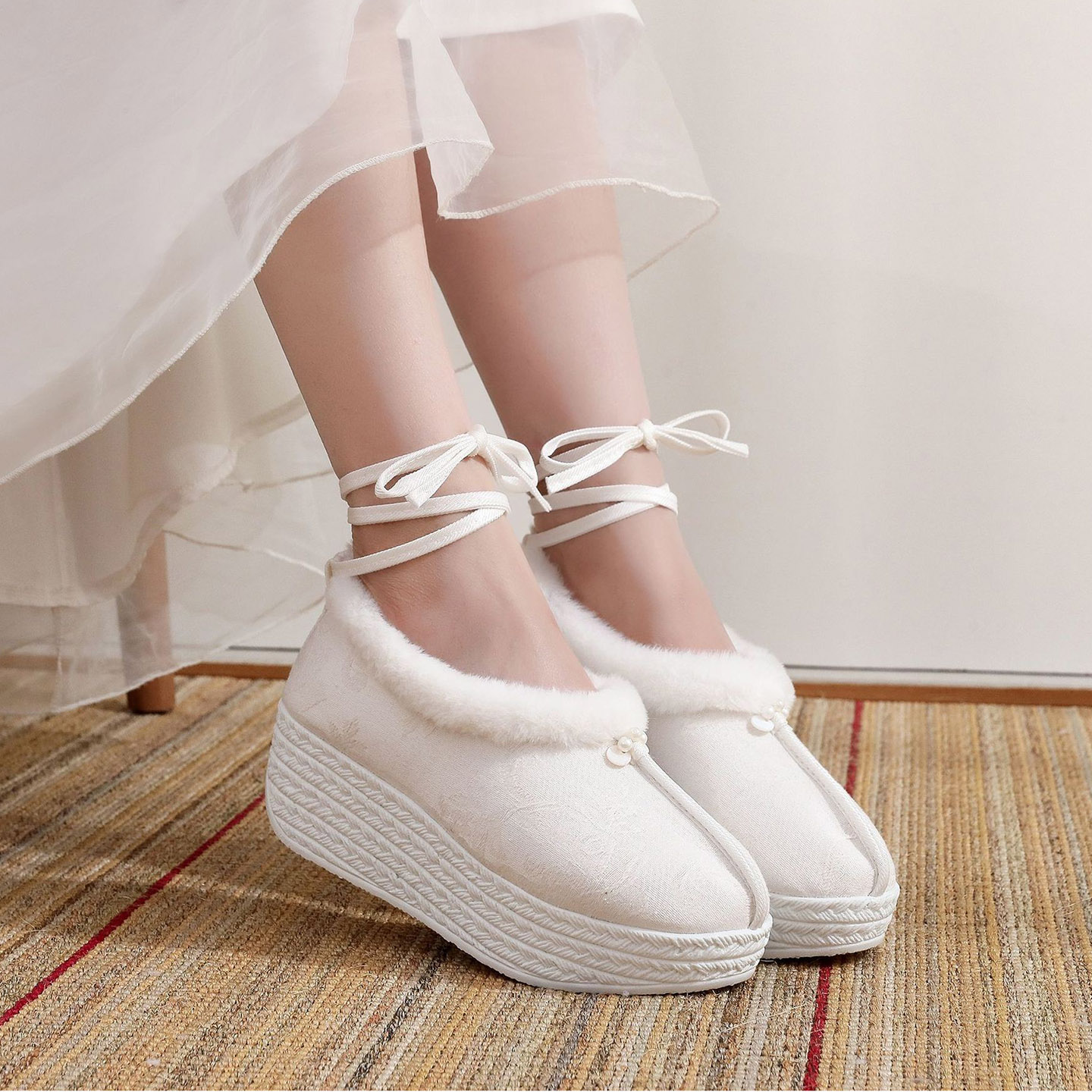 民族风加绒绣花鞋女松糕底汉服靴子厚底老北京布鞋保暖旗袍女棉鞋