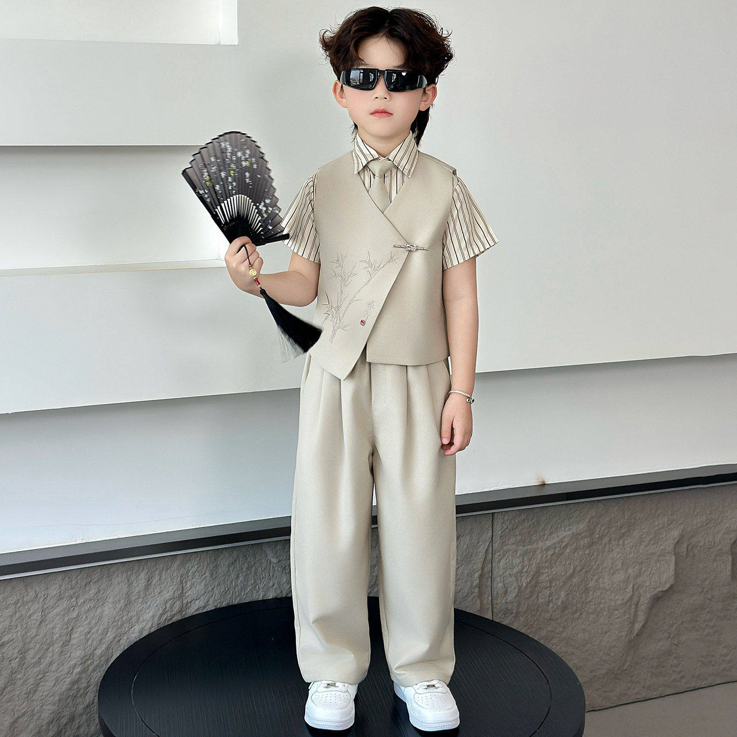法国Uamtor男童西装夏季2026新款儿童中式刺绣礼服男孩钢琴演出服