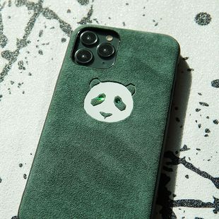 网红熊猫适用苹果16ProMax手机壳欧缔兰翻毛皮iPhone15高级感14原创小众不撞壳13ProMax情侣款镶钻毛绒11国潮