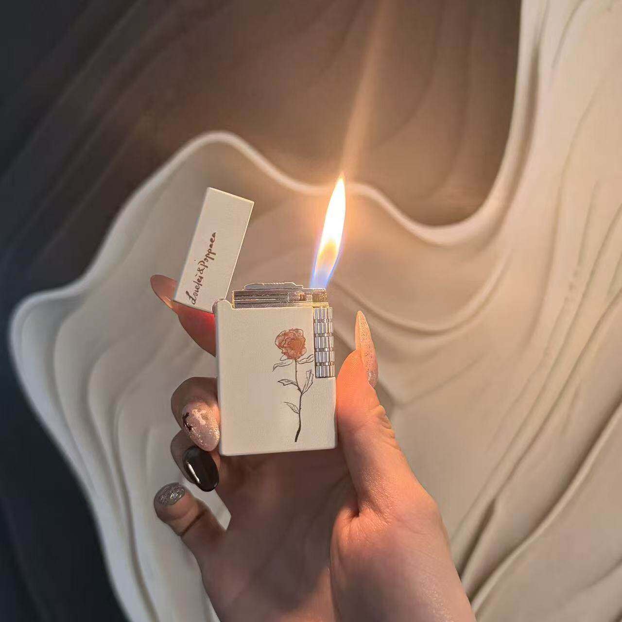 创意玫瑰金属砂轮明火打火机图片