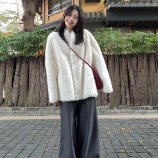 白色羊羔毛绒外套女秋冬季2025新款小个子香风绝美巨好看保暖厚款