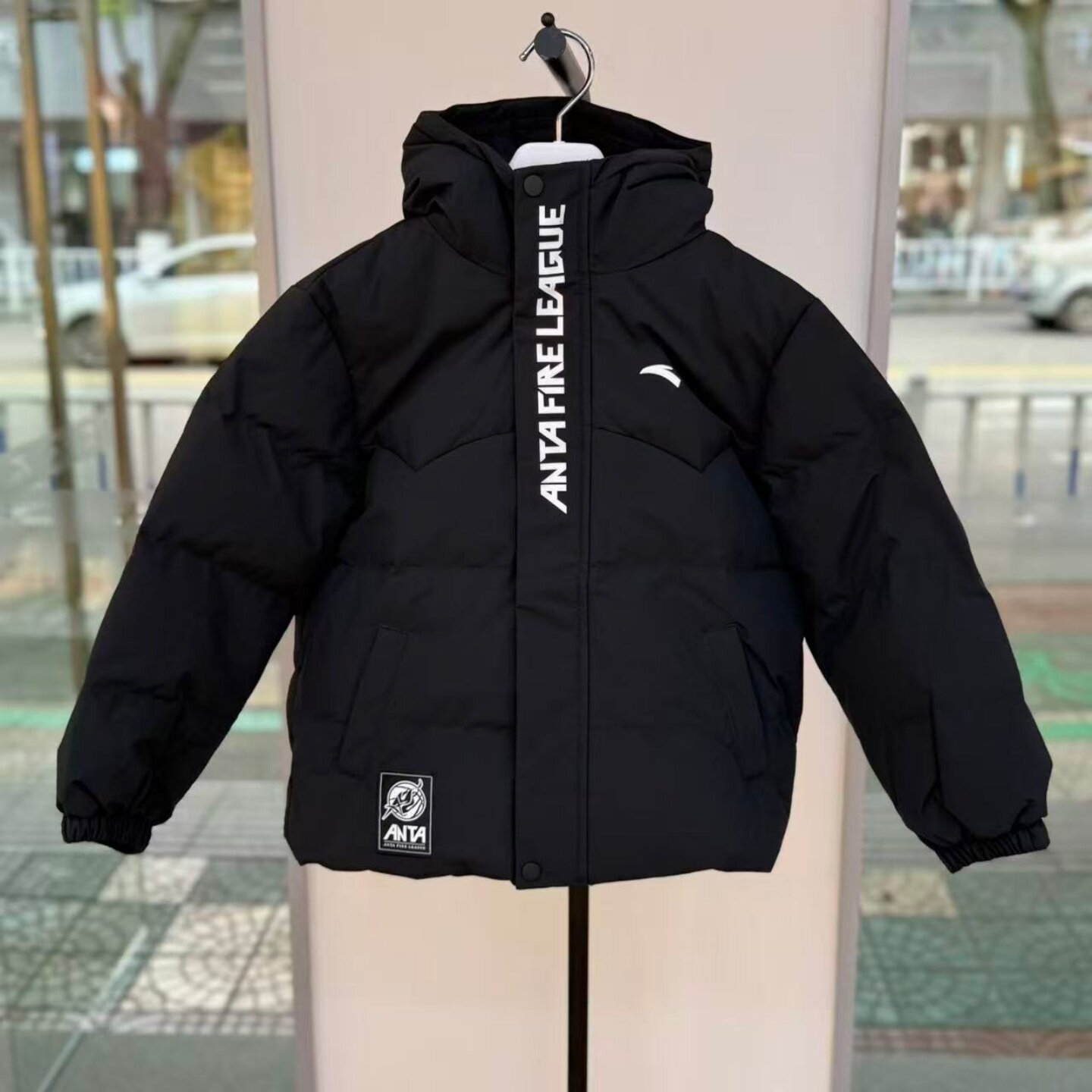 安踏儿童2025冬季新款男大童宽松版连帽篮球运动羽绒服352541902