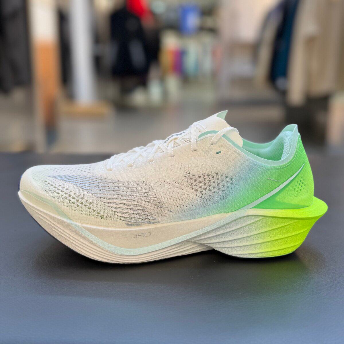 安踏马赫6代PRO丨专业缓震跑步鞋男鞋竞速比赛训练跑鞋 112625584