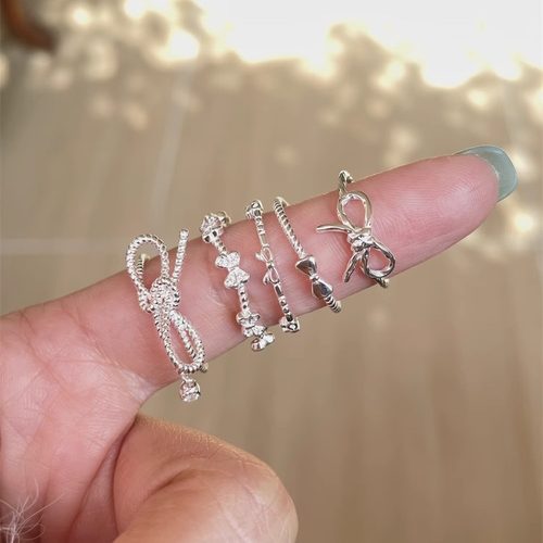 精致细款蝴蝶结水钻戒指