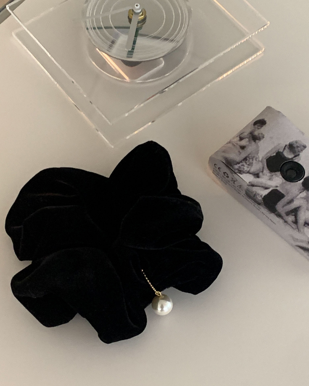 法式复古黑色丝绒珍珠吊坠发圈