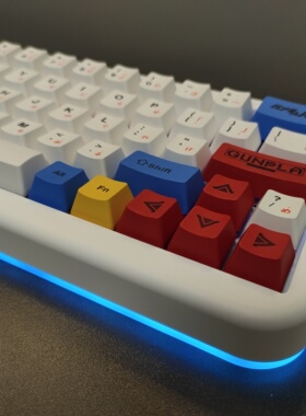 63键水蜜桃轴润卫星轴无线蓝牙2.4G三模87键有线马里奥高特白轴静音机械键盘套件高达键帽客制化热插拔灵吒3