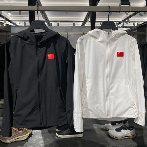 安踏冠军全天候国旗款防晒衣服女