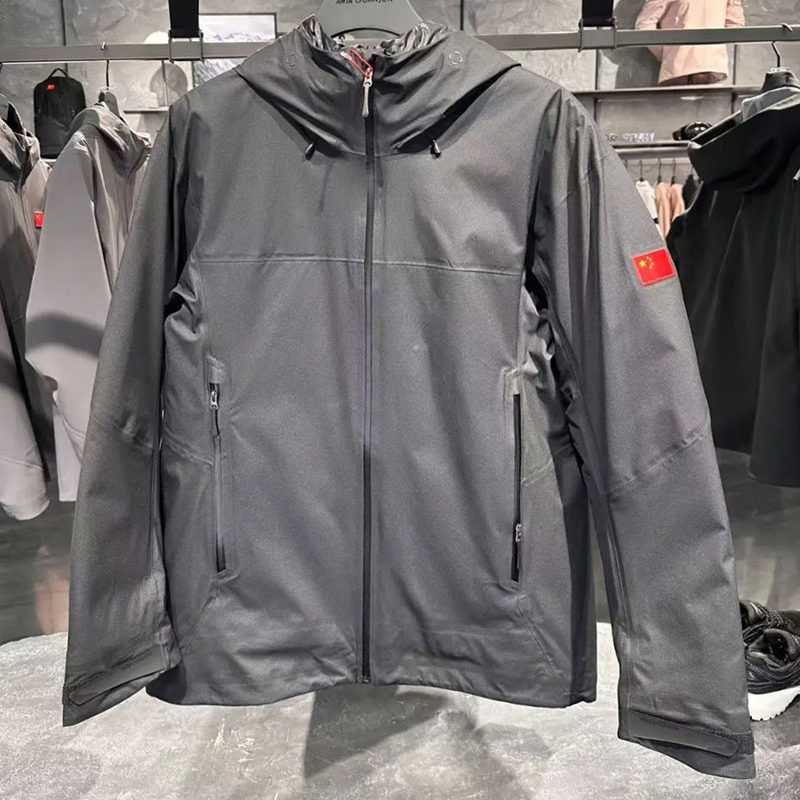 正品安踏冠军户外国旗防水冲锋衣