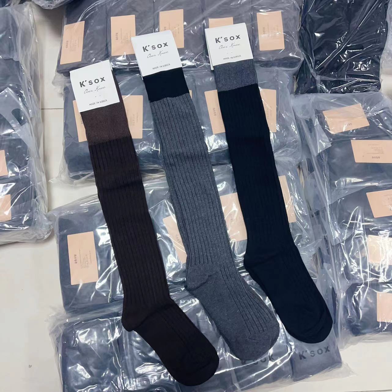 现货ksox 韩国东大门女袜冬季街头拼色过膝袜 韩版简约坑条长筒袜