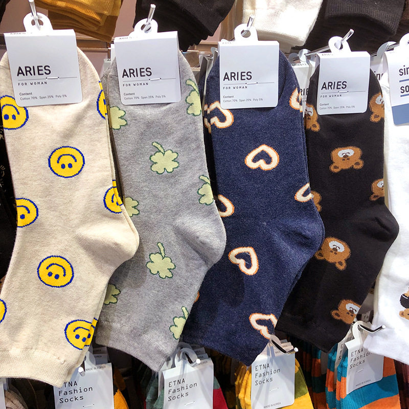 韩国进口ARIES秋冬新款笑脸幸运草可爱少女袜子小熊爱心中筒棉袜