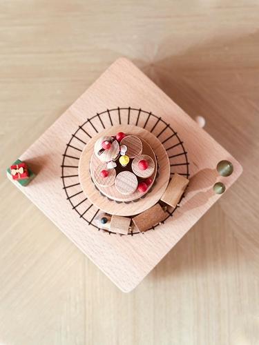 Деревянный поезд, крутящаяся музыкальная шкатулка подходит для мужчин и женщин, с медвежатами