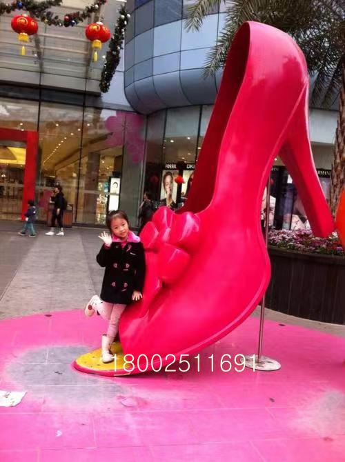 城市玻璃钢添翼雕塑休闲