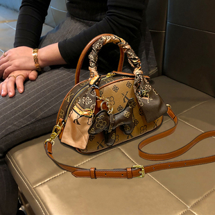 精致小包包新款巨好看高级感小众轻便老花贝壳包女手提单肩斜挎包