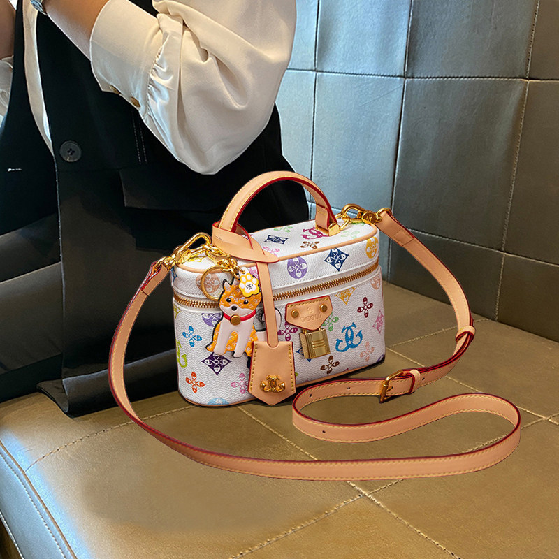 包包女士2026新款春夏洋气链条盒子包高级感小个子迷你单肩斜挎包