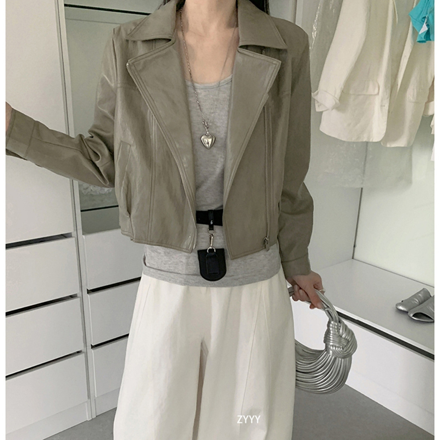 宽松休闲时尚短款PU皮机车皮衣女