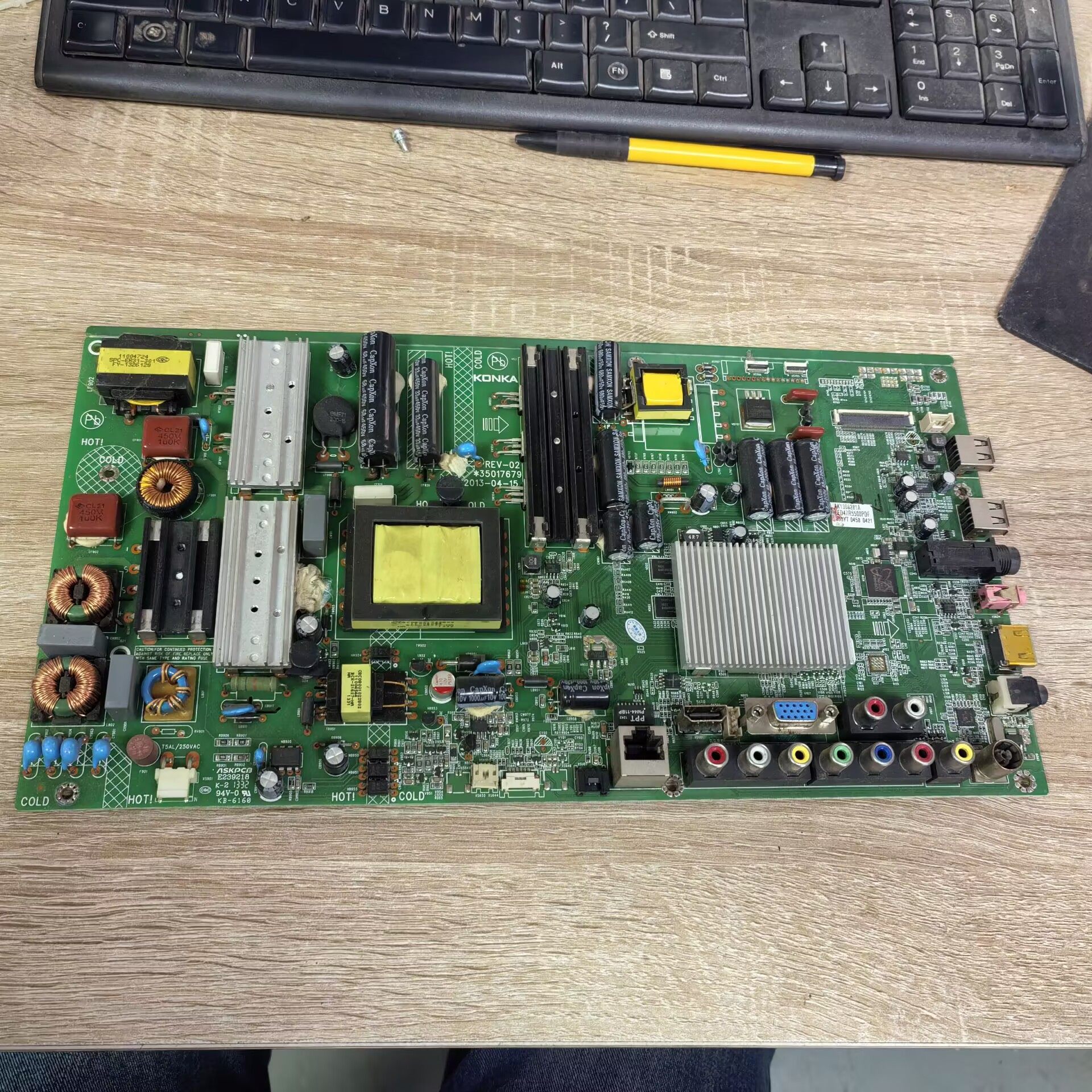 拆机康佳LED47R5500PDF主板35017679屏203YT 72000203YT实拍 测好