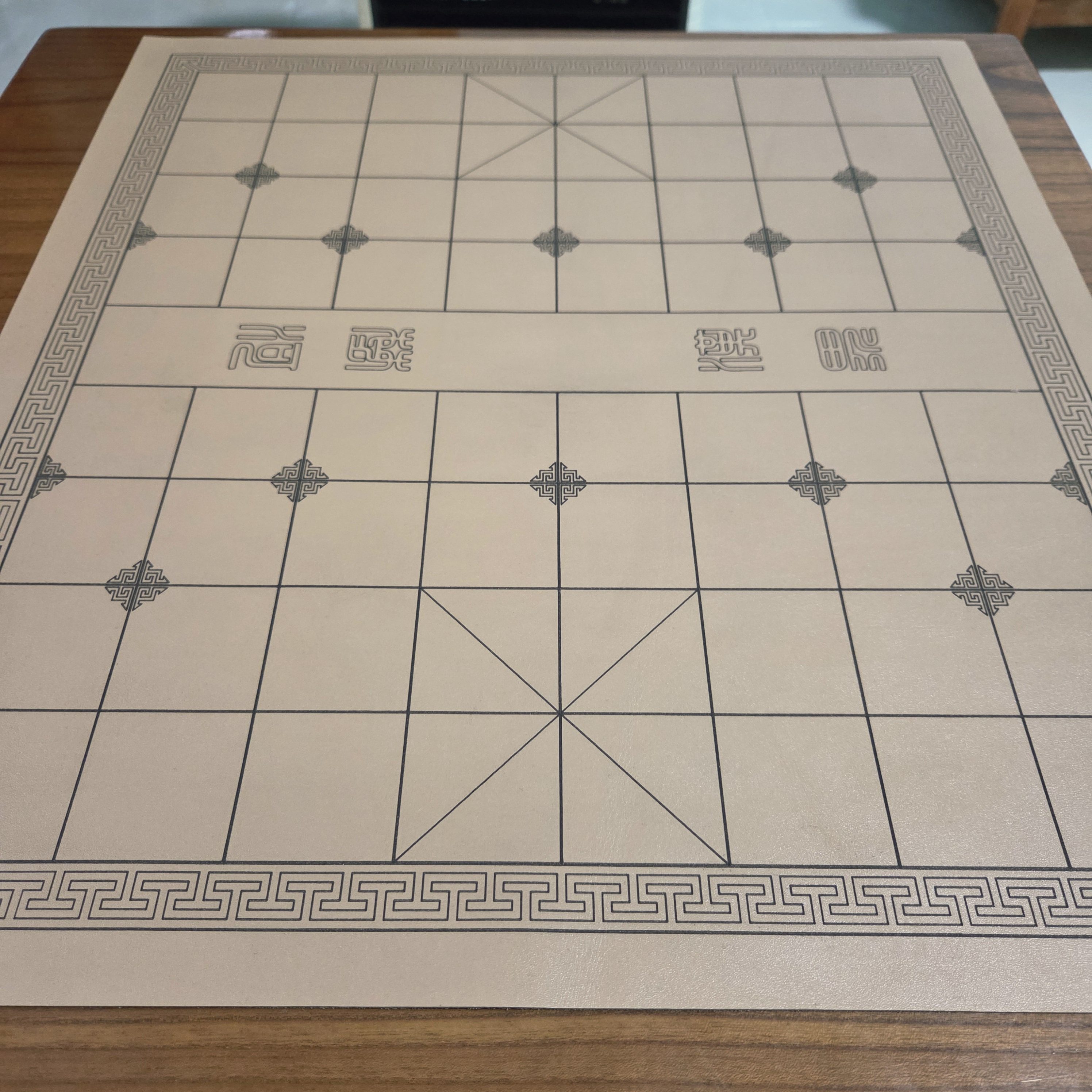 激光雕刻牛皮象棋盘耐磨不褪色