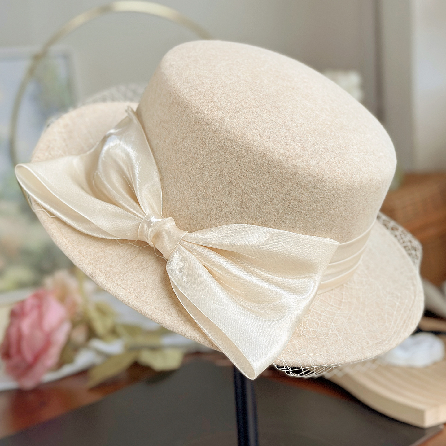 平顶帽女士秋冬韩版少女风珠纱大蝴蝶结毛呢帽法式浪漫纯羊毛礼帽