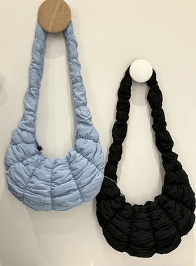 cos2025小众百搭简约蓝色可颂包大容量质感时尚云朵包斜挎女包