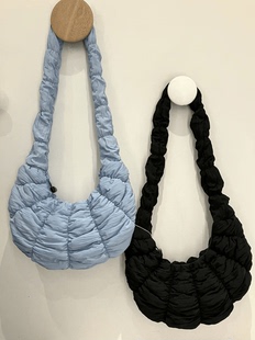 cos2025小众百搭简约蓝色可颂包大容量质感时尚云朵包斜挎女包