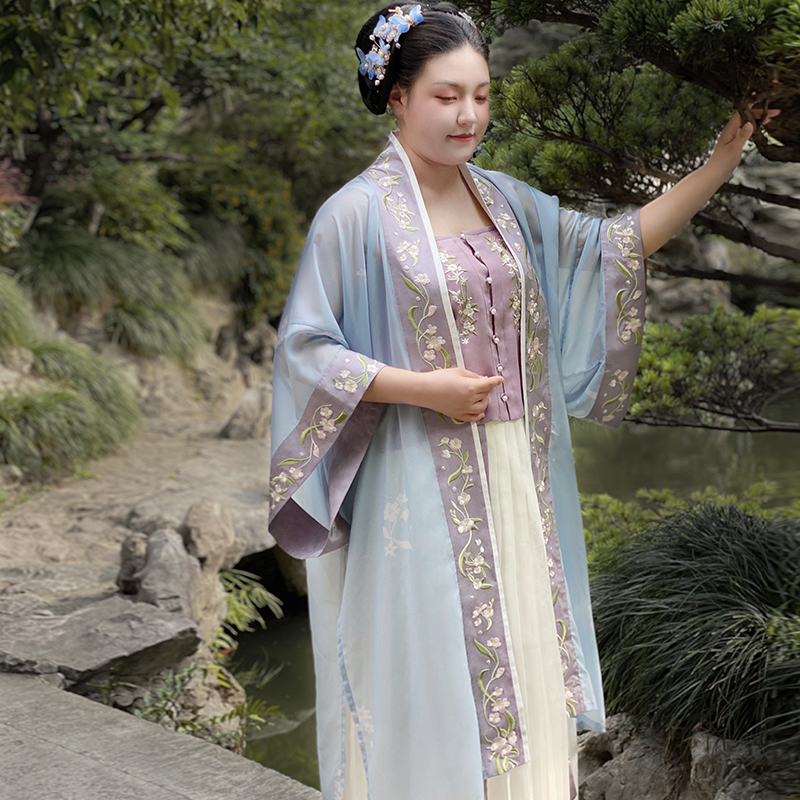 随淇自然大码汉服绣花褙子马面裙