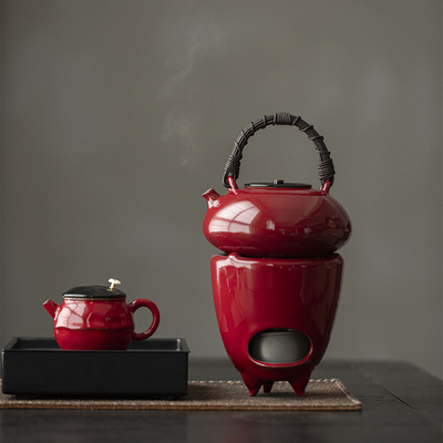 国风赭红陶瓷提梁壶手工藤编