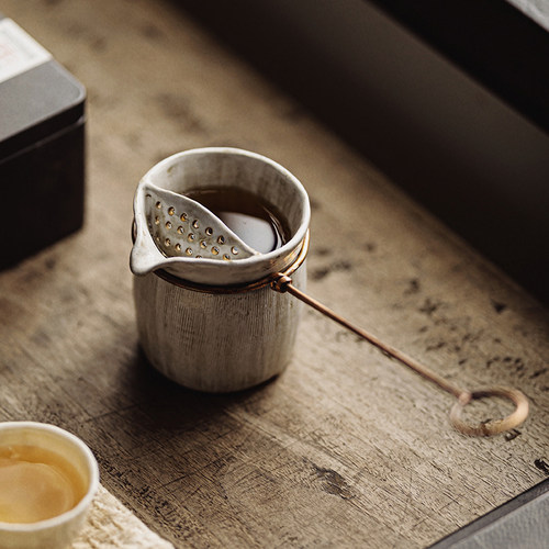草木祠粉引素白滤茶公道杯