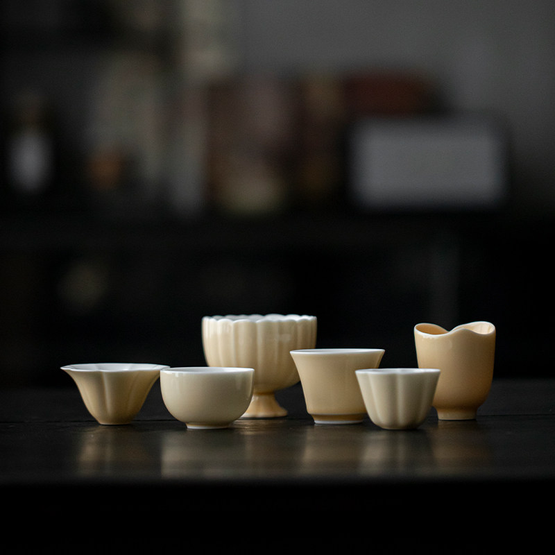 草木祠玉泥白瓷杏黄釉茶杯陶瓷品茗杯高足白酒杯花口杯女士专用杯,餐饮具,茶杯,淘宝优惠券,粉丝福利购,淘宝优惠卷