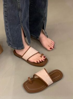 大码女鞋41一43胖脚宽肥复古套趾小凉拖女配裙子小香风平底沙滩鞋