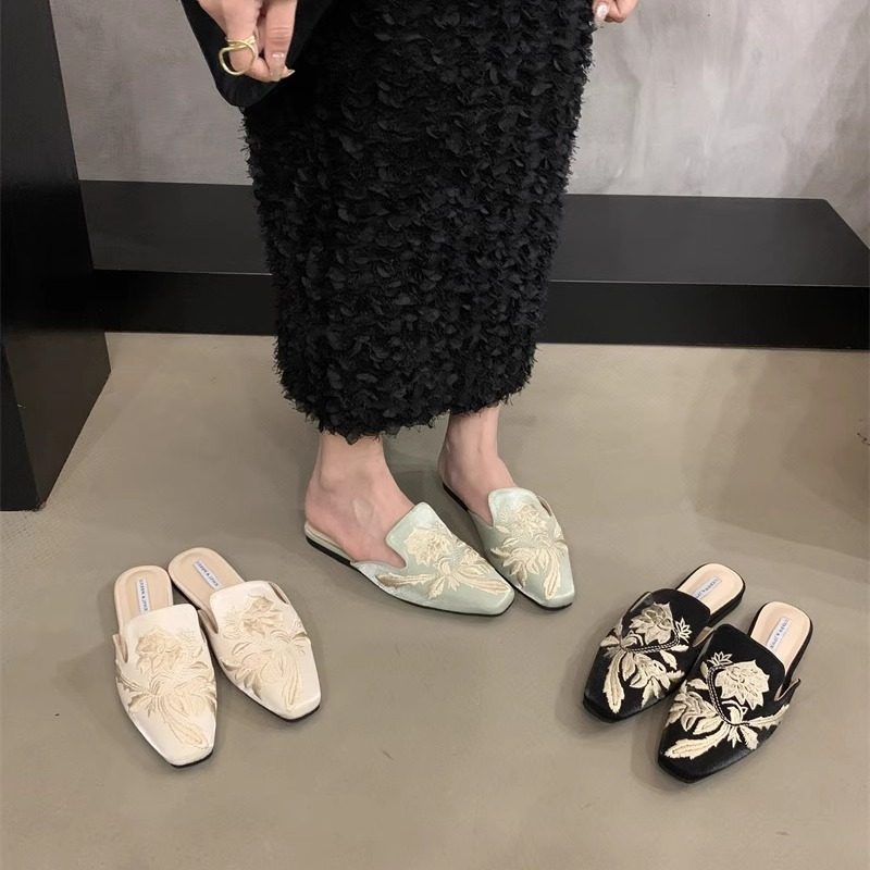 大码女鞋41一43仙女风配裙子包头半拖鞋女新中式刺绣平底穆勒凉拖