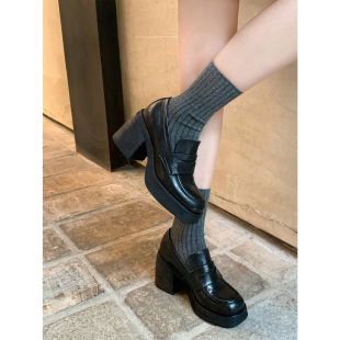 乐福鞋 系列恨天高经典 知 女增高一脚蹬皮鞋 benefanfan