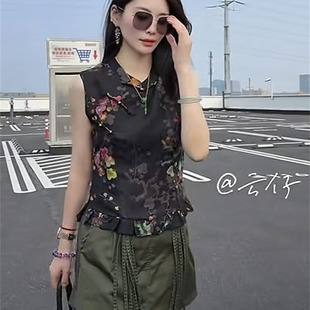 精致上衣搭配绿色短裙两件套穿搭 小个子古典俏皮时髦正肩勾花修身