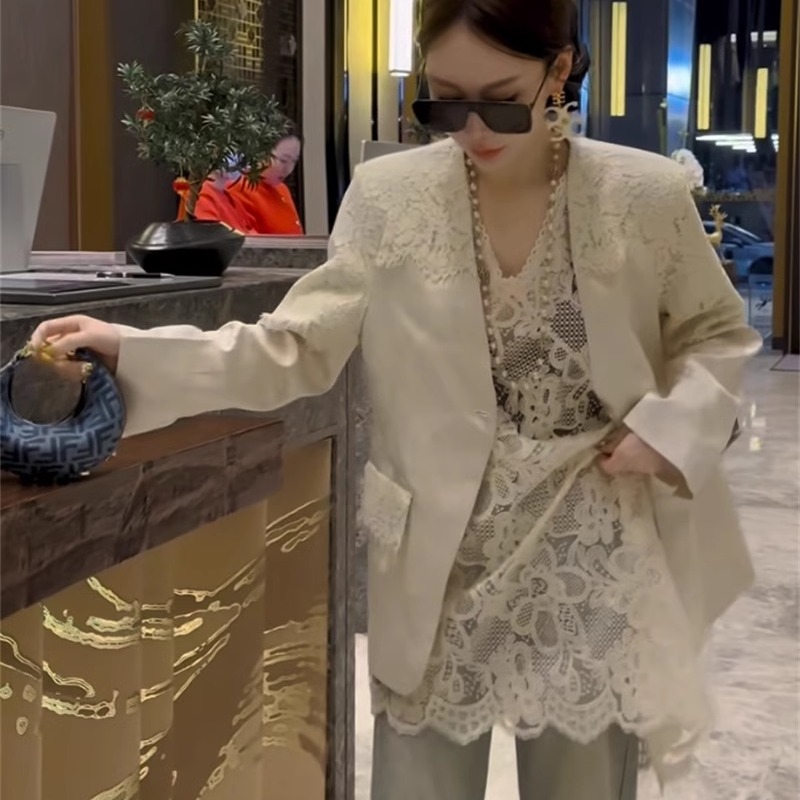 2025春爆款女装宽松净版纯欲西服蕾丝吊带不规则打底衫休闲牛仔裤