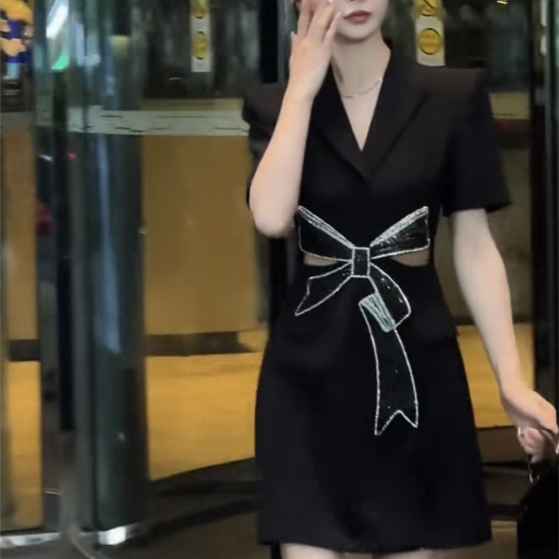 气质翻领礼服连衣裙轻奢穿搭