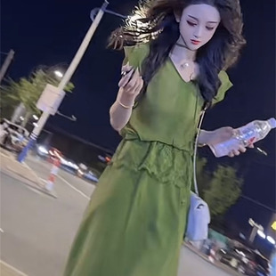 绿色清新气质垂感小众时髦上衣搭配半身裙松弛感轻薄透气 2025夏季