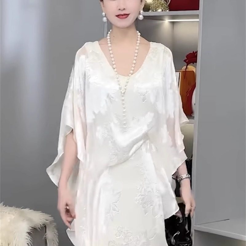 淑女简约净版垂感连衣裙