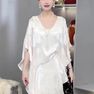 淑女简约净版垂感连衣裙