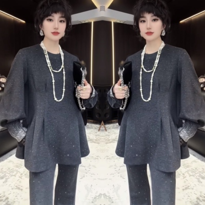 上衣搭配微喇显瘦修身长裤