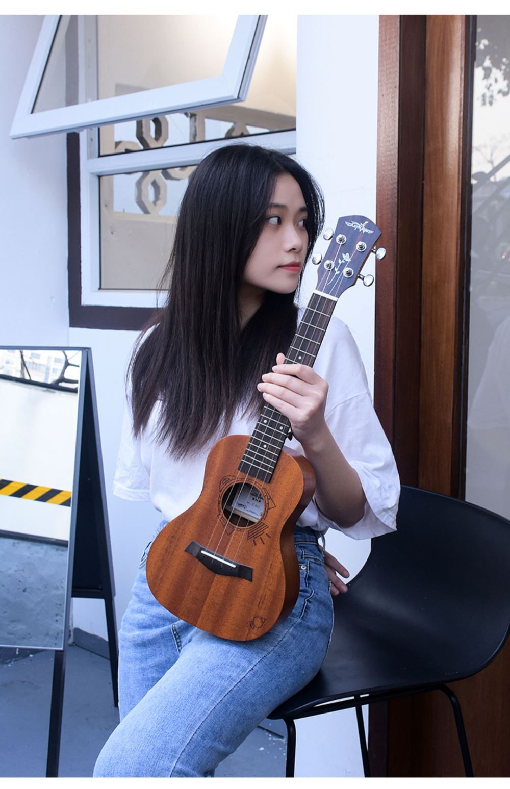 新尤克里里高颜值小吉他女生专用迷你款可爱趣弹乐器简单易学随