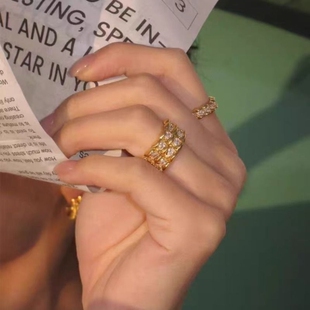 蛇纹合成立方锆戒指女金色轻奢高级感爆闪小众设计夸张食指戒指环