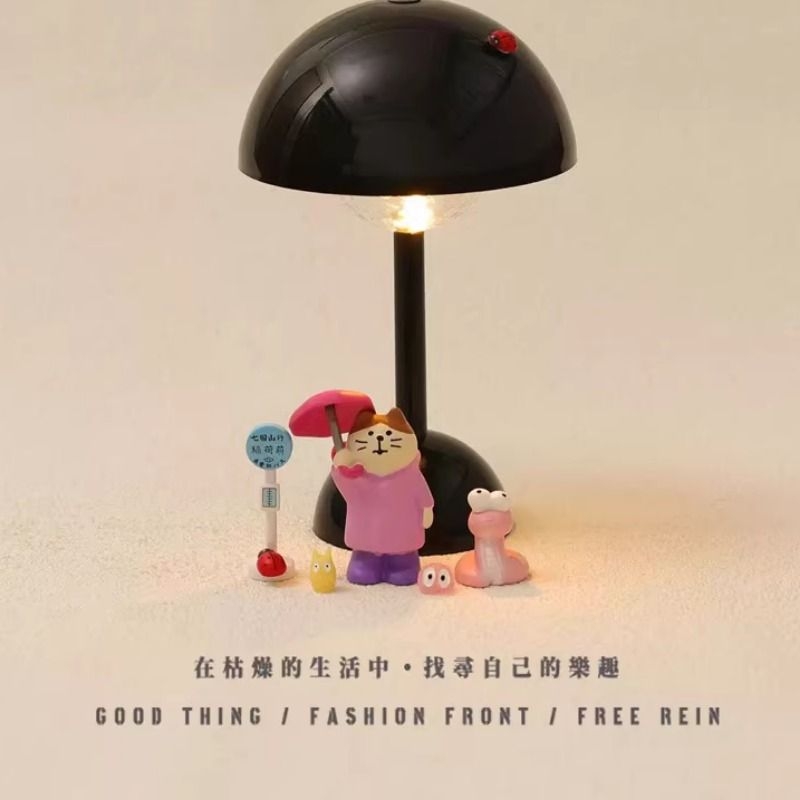 下雨报道可爱黄衣雨伞猫装饰小摆件治愈系夜灯桌面室内送朋友礼物