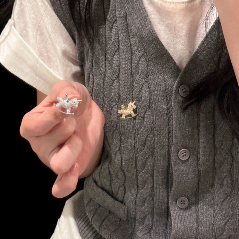 韩系银色锆石小马胸针女精致时尚配大衣毛衣胸花高档独特别针配饰