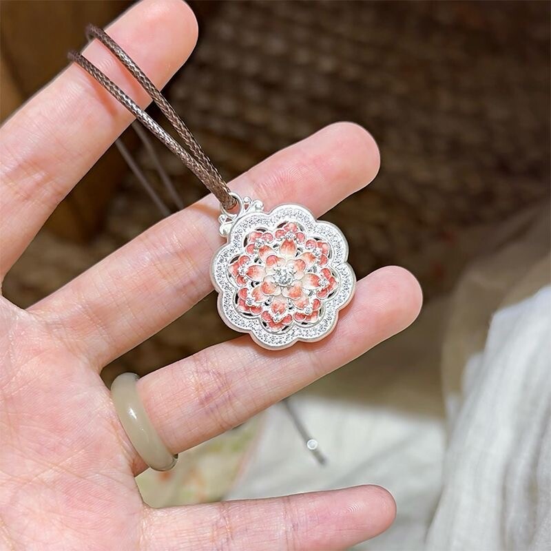 新中式银色镂空花朵吊坠项链女秋冬新款国潮风精致百搭毛衣链配饰