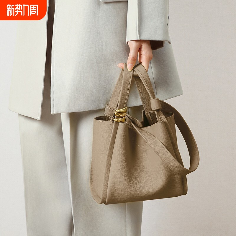 店酷奇包包夏季女斜挎今年流行新款百搭水桶包小众设计师真皮手提