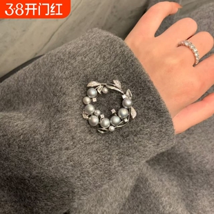 气质真多麻灰珍珠铃兰花环胸针复古优雅高级感胸花精致百搭配饰女
