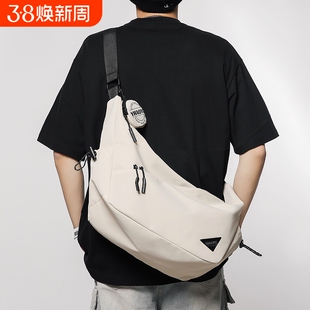 斜挎包男款休闲大容量通勤单肩包2025新款机能邮差包男士旅行背包