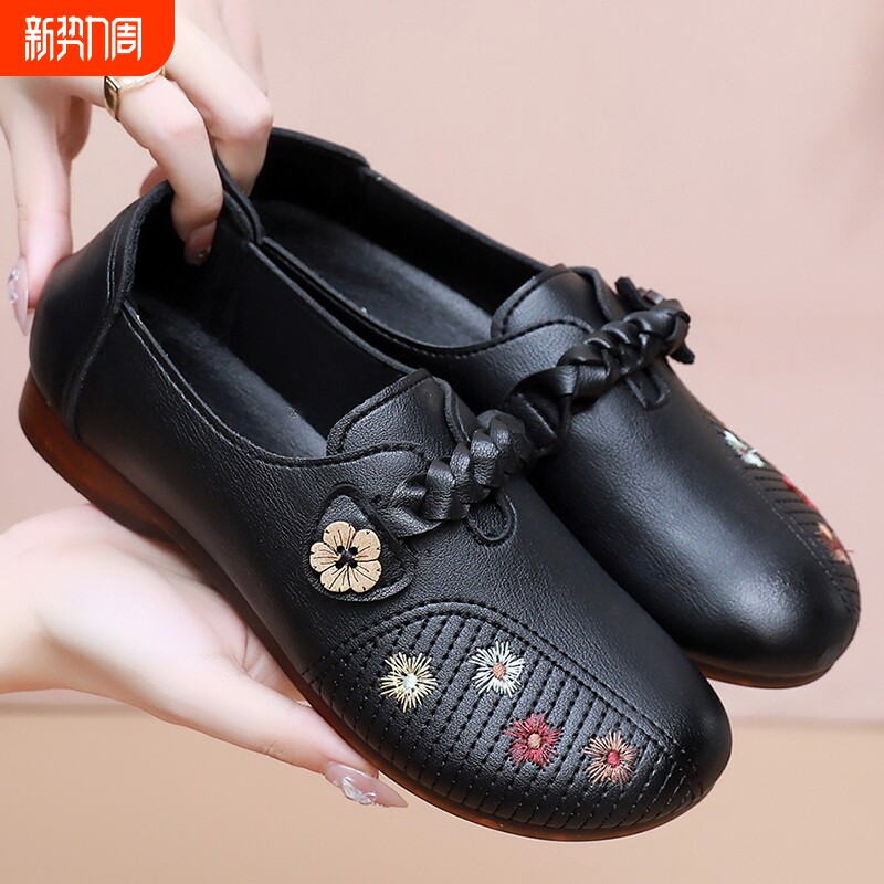 软底妈妈鞋单鞋新款中老年奶奶女鞋中年平底2026春秋皮鞋舒适圆头