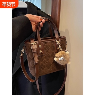 伊布古奇包包女2025新款小众设计春夏季复古百搭斜挎包手提水桶包