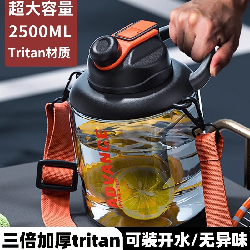 超大容量水杯大号耐高温运动水壶茶瓶便携吨吨桶夏天大肚杯子背带