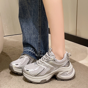 运动鞋女款2024年秋季新款跑步减震轻便休闲鞋百搭增高厚底老爹鞋